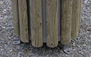 Détail pattes de fixation au sol